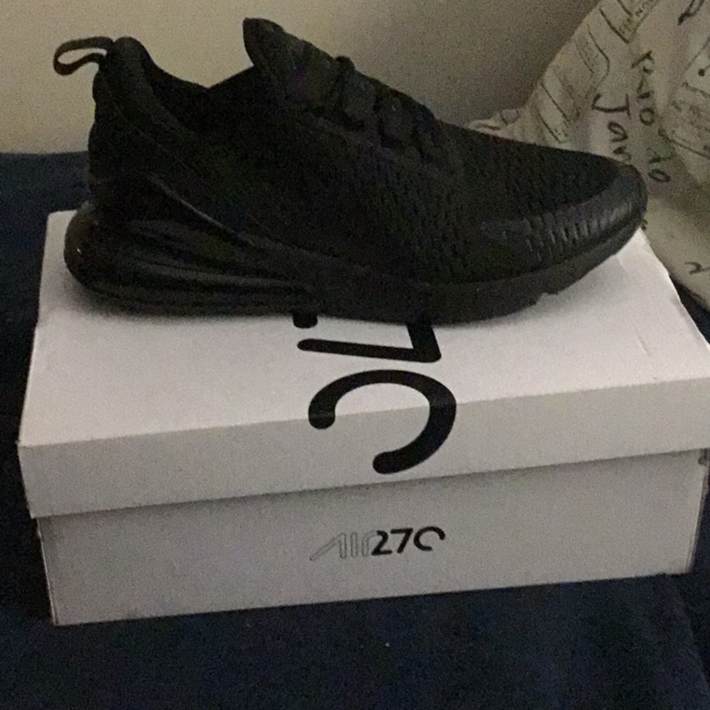 Brand new Nike 270s